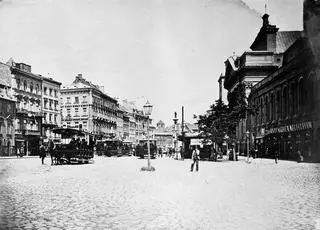 Tramwaj konny na Krakowskim Przedmieściu, ok. 1904 roku