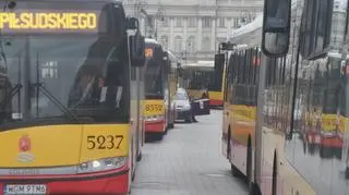 Autobus zablokował Krakowskie Przedmieście