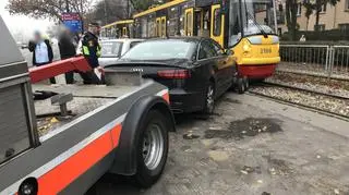 Auto zablokowało torowisko na Puławskiej