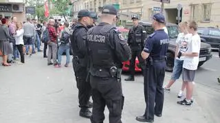 Protest przed komendą policji przy ulicy Wilczej