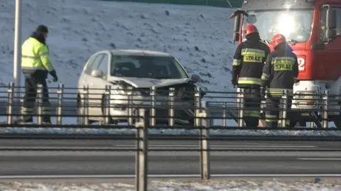 Ford rozbił się na barierkach na POW
