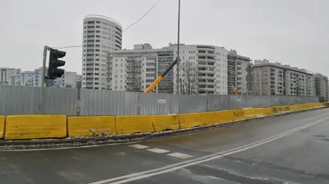 Przenosiny bazaru. Już byli w ogródku, już witali się z... pętlą