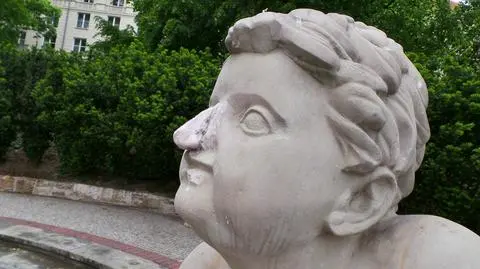 Uderzała młotkiem w zabytkową rzeźbę. Jest wyrok sądu