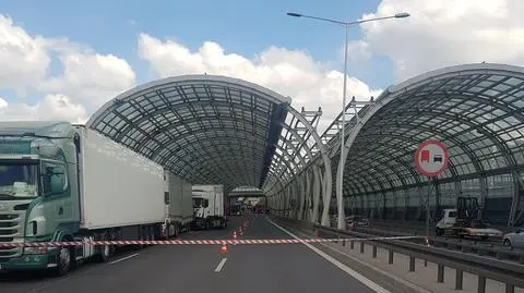Cztery ciężarówki zderzyły się na S8