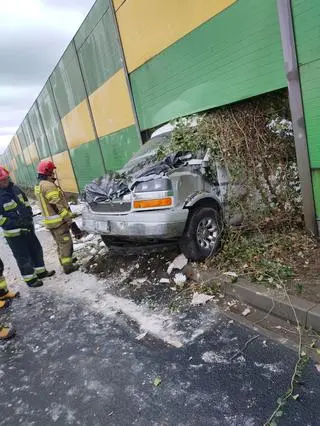 Uderzył w bariery energochłonne na krajowej "61"