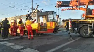 Tramwaj wykoleił się na rondzie "Radosława"