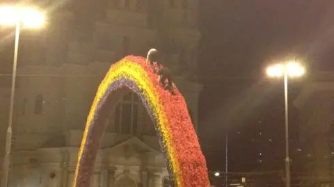 Z placu Zbawiciela na drugi koniec tęczy