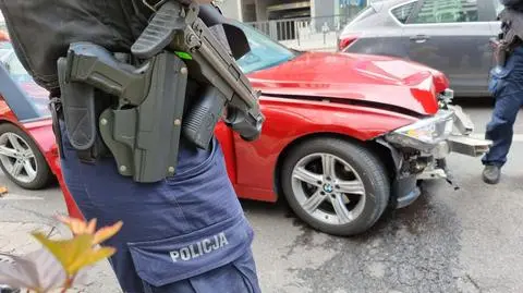 Potrącił dwóch policjantów, uciekł. Grozi mu 12 lat w więzieniu, na koncie ma już przestępstwa 