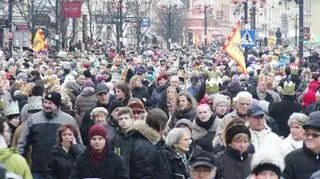 Ulicami Warszawy idzie Orszak Trzech Króli