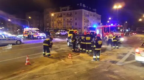Zderzenie dwóch aut na Ochocie. "Cztery osoby poszkodowane"