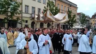 Ulicami stolicy przechodzą procesje