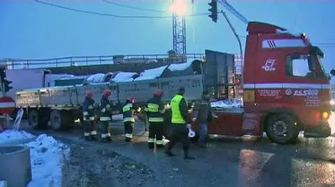 Naczepa zablokowała Jerozolimskie i Łopuszańską