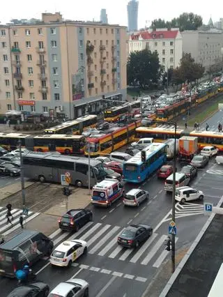 Chaos po awarii na skrzyżowaniu na Ochocie