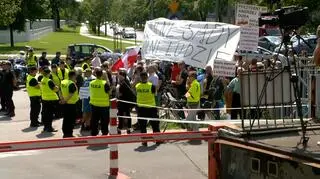 Protest przedsiedzibą PiS