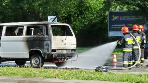 Volkswagen spłonął na Racławickiej