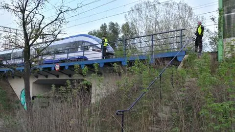 Pieszy zginął na torach we Włochach