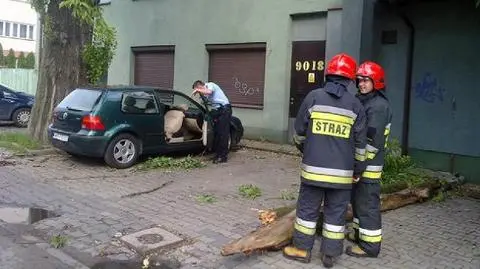 Burza minęła Warszawę, zerwana trakcja w Halinowie