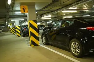 Parking pod placem Krasińskich po remoncie