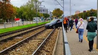 Samochód wjechał na torowisko