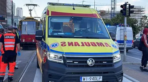 Ambulans na sygnale potrącił pieszego