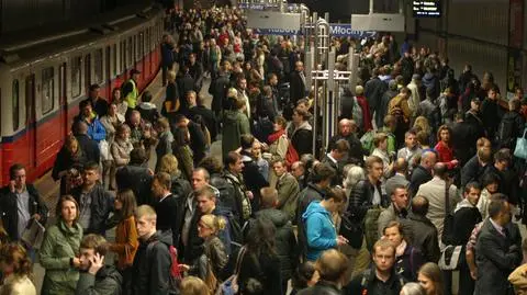 Dziecko zsunęło się z peronu. Metro stanęło