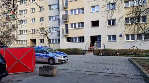 W spalonym mieszkaniu strażacy znaleźli nieprzytomnego mężczyznę. "Lekarz stwierdził zgon"