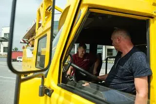 Tramwajarze podarowali ukraińskiemu miastu wóz do naprawy sieci trakcyjnej 