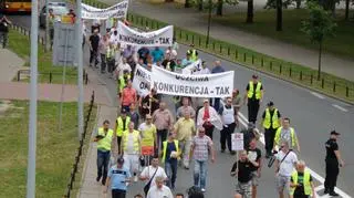 Przemarsz manifestujących taksówkarzy