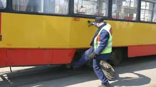 Urwało się kolo w tramwaju