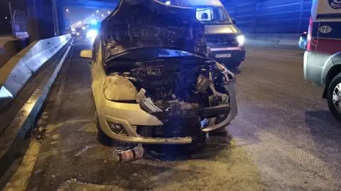 Zderzenie na trasie S8, jedno auto się zapaliło