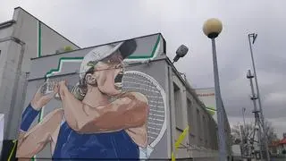 W Raszynie odsłonięto mural Igi Świątek