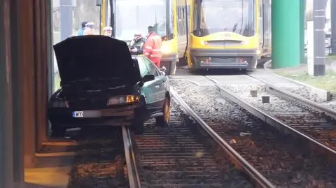 Auto na torach zablokowało tramwaje