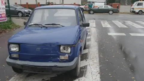 Bliskie spotkanie klasyków. Zderzenie malucha z jaguarem