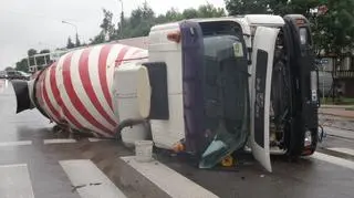 Betoniarka blokuje ulicę