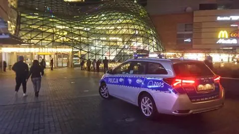 Ewakuacja w Złotych Tarasach po zwarciu instalacji