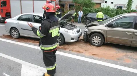 Zderzenie chryslera, toyoty i audi. Jedna osoba ranna