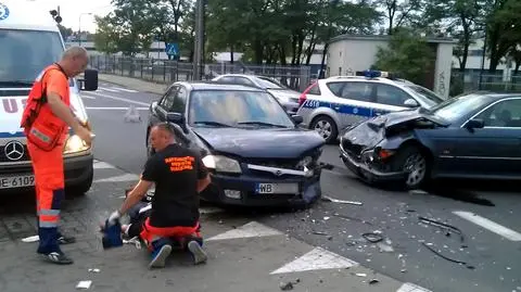 Mazdą w BMW. Trzy osoby ranne