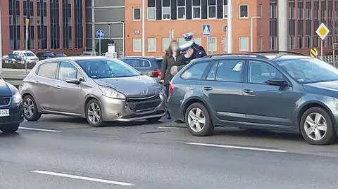 Kolizja w Alejach Jerozolimskich. Potężny korek w kierunku centrum
