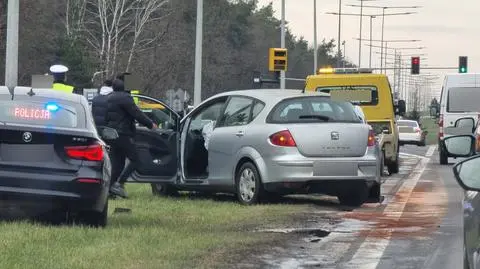 Jedna osoba w szpitalu po zderzeniu trzech aut na Bielanach