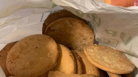 Piekł ciasteczka z marihuaną, narkotyki ukrył w kuchni i łazience