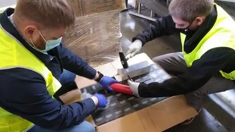 49 kilogramów psychotropów w paczce z termosami. Celnicy z Okęcia udaremnili przemyt z Chin do USA