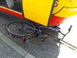 Potrącenie rowerzystki przez tramwaj