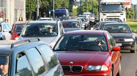 Zapadła sie jezdnia Paraliż na Woli 