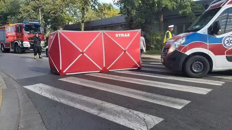 Kierowca zasłabł, najechał na inne auto. Wezwano śmigłowiec, duże utrudnienia 