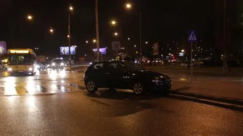 Gocław: uderzył w pieszych na przejściu. Trzy osoby ranne