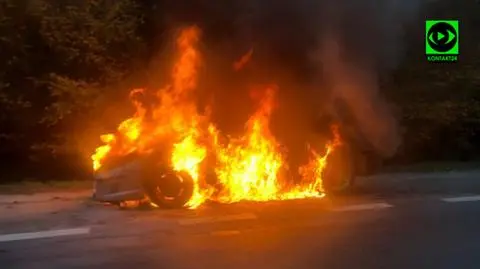 Auto stanęło w płomieniach. Pożar na wjeździe do Warszawy