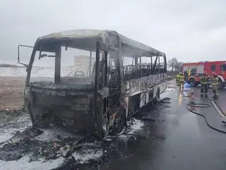 Pożar wojskowego autobusu na trasie S7