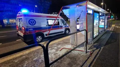 17-latek pobił się na przystanku z kontrolerem biletów 