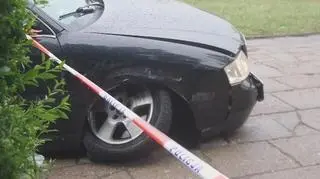 Czarne audi uciekało przed policją