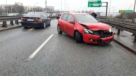 "Auto obróciło o 180 stopni". Zderzenie na Siekierkowskiej